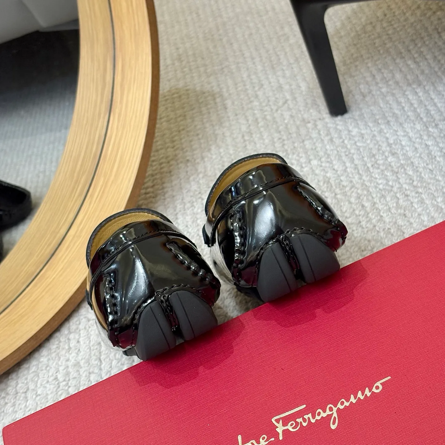 Men's men's shoes 💰420 (Yangli) Ferragamo 〰Ferragamo 2⃣️0⃣️2⃣️5️⃣ New series 👊🏻 Upper 🇮🇹 Italian imported calfskin, original outsole molding. Water-dyed sheepskin lining. The identity of every successful man is set off, and the upper and lower shoes are elegant and stable🚶🏻🚶🏻The high-end custom counter original replica is an eternal classic🔍️Number of codes: 38-46 with counter packaging